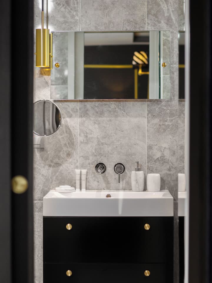 Snob Hotel