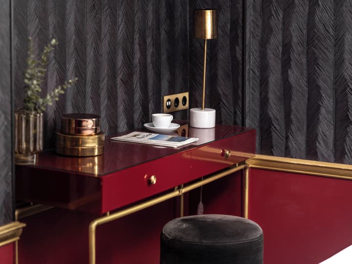 Snob Hotel