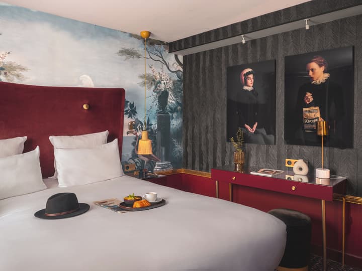 Snob Hotel