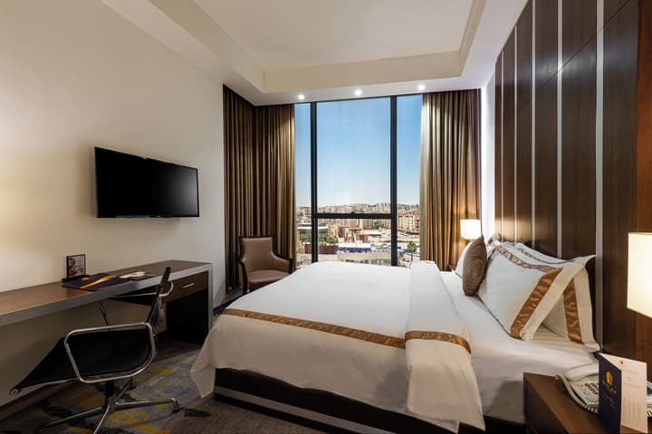 Sulaf Luxury Hotel