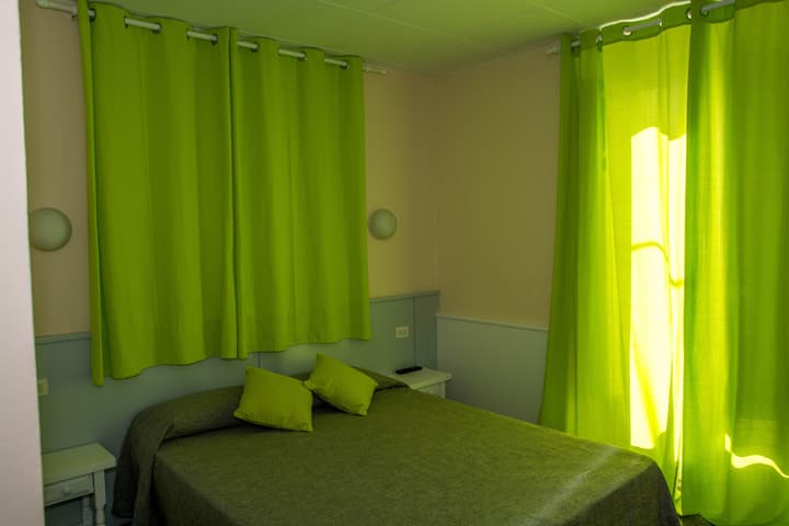 Hostal Emporda
