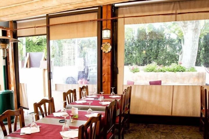 Hostal Emporda