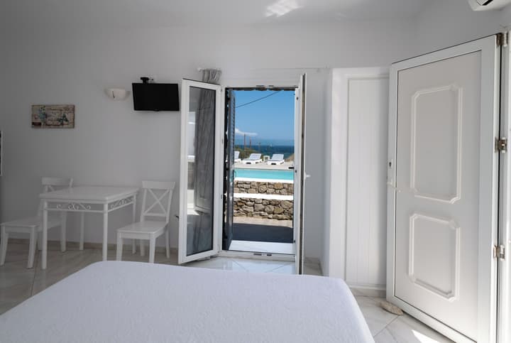 Anixi Hotel