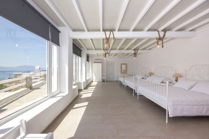 Anixi Hotel