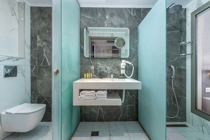 Dionysos Hotel & Suites