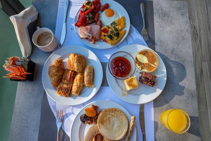Dionysos Hotel & Suites