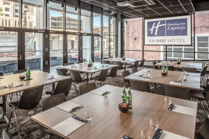 Holiday Inn Express Adelaide City Centre by IHG