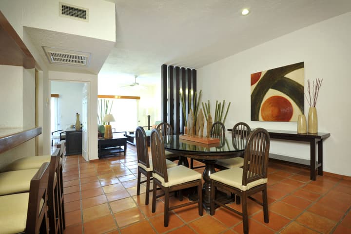 Las Palmas Condominios