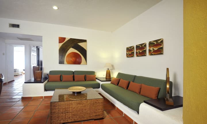 Las Palmas Condominios