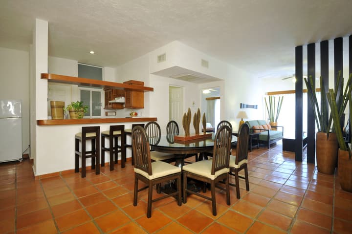 Las Palmas Condominios