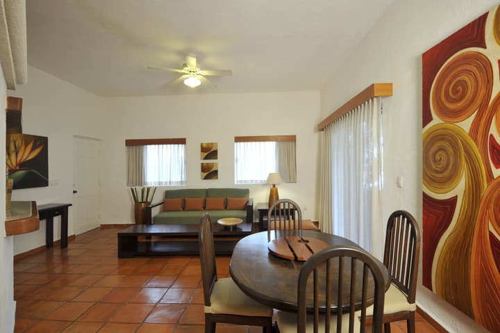 Las Palmas Condominios