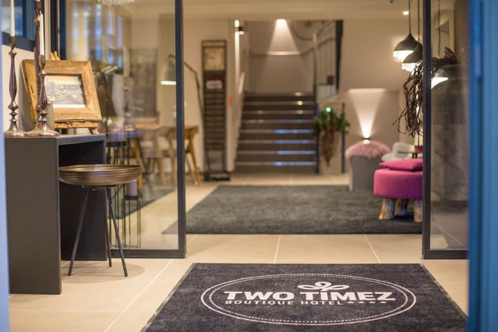 TWO TIMEZ - Boutique Hotel