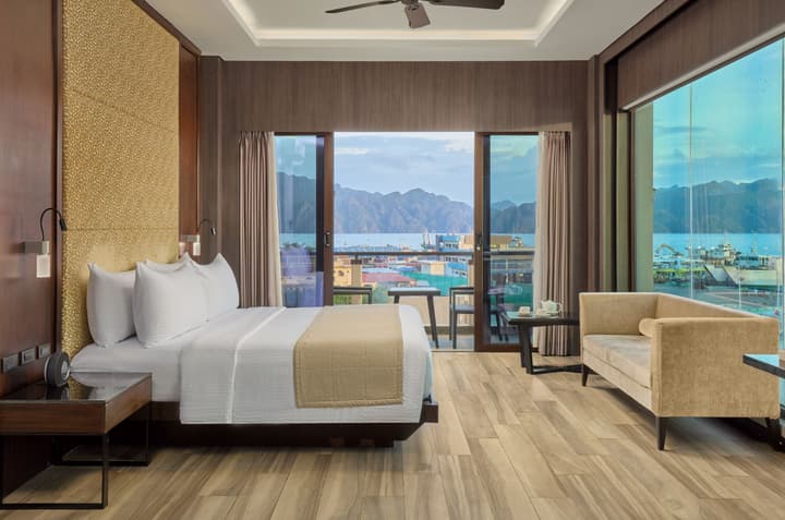 Two Seasons Coron Bayside Hotel