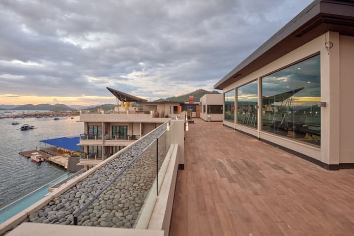 Two Seasons Coron Bayside Hotel