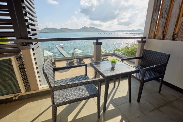 Two Seasons Coron Bayside Hotel