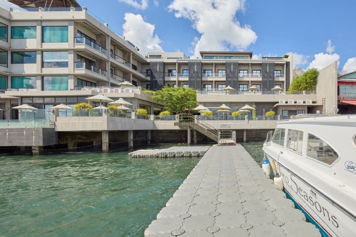 Two Seasons Coron Bayside Hotel