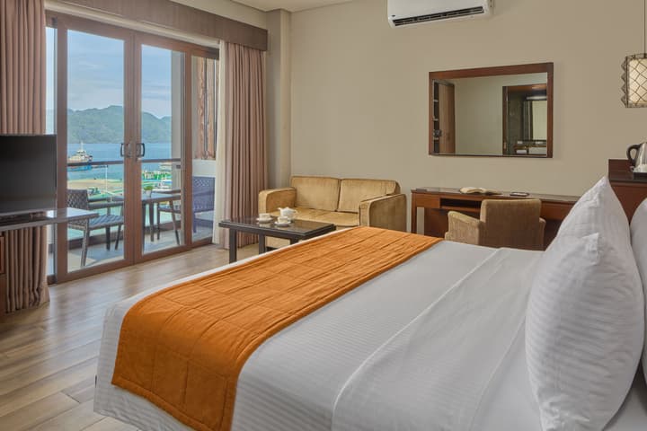 Two Seasons Coron Bayside Hotel