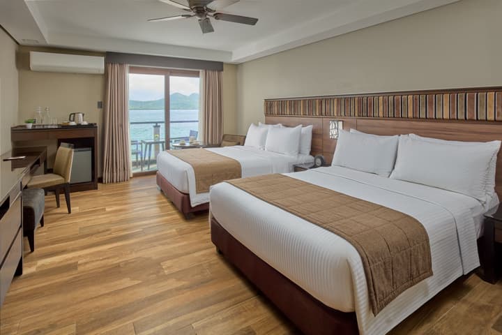 Two Seasons Coron Bayside Hotel