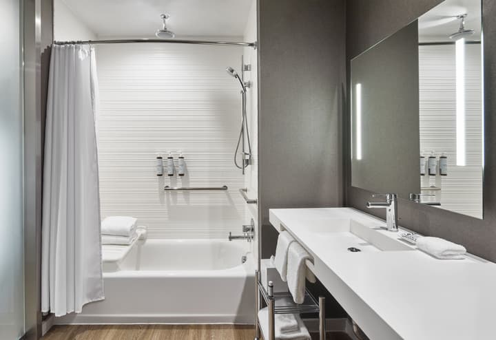 AC Hotel by Marriott Miami Aventura