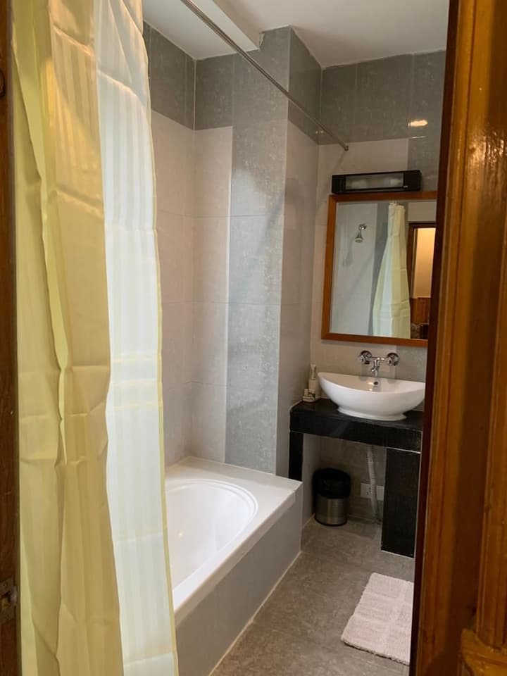 Khamsum Inn