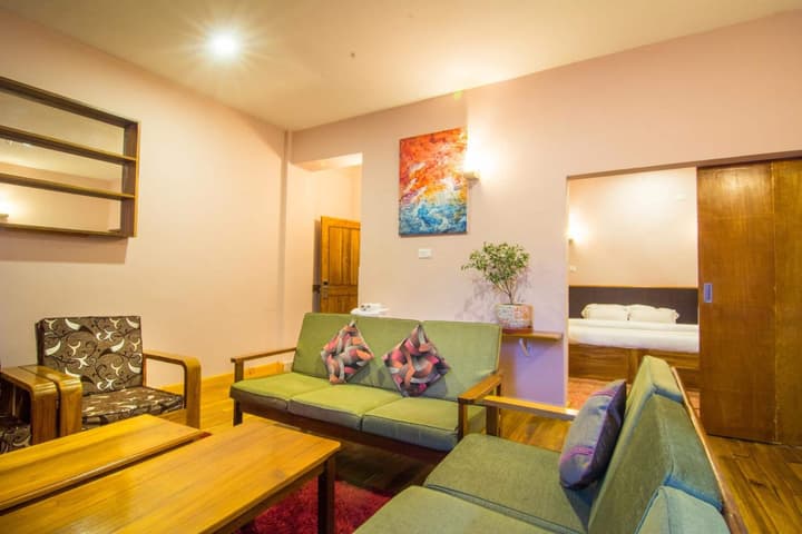 Khamsum Inn
