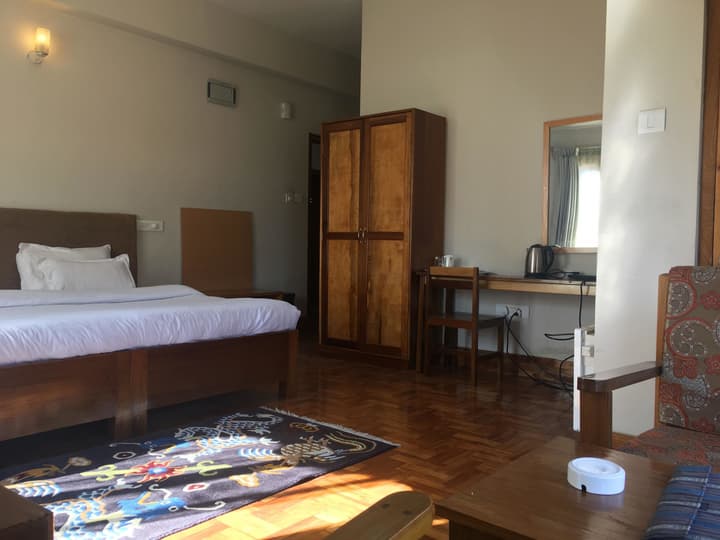 Khamsum Inn