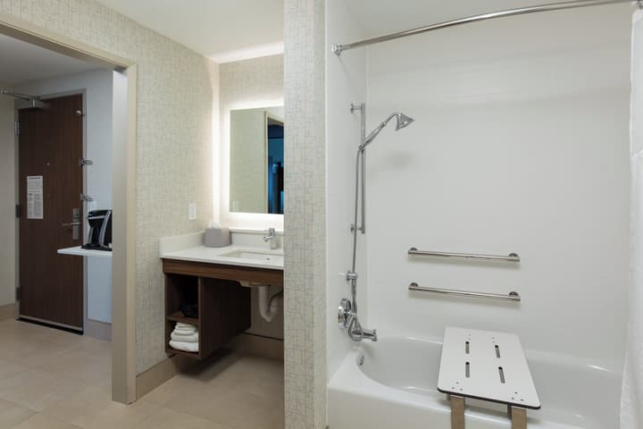 Holiday Inn Express Visalia Sequoia Gateway Area by IHG