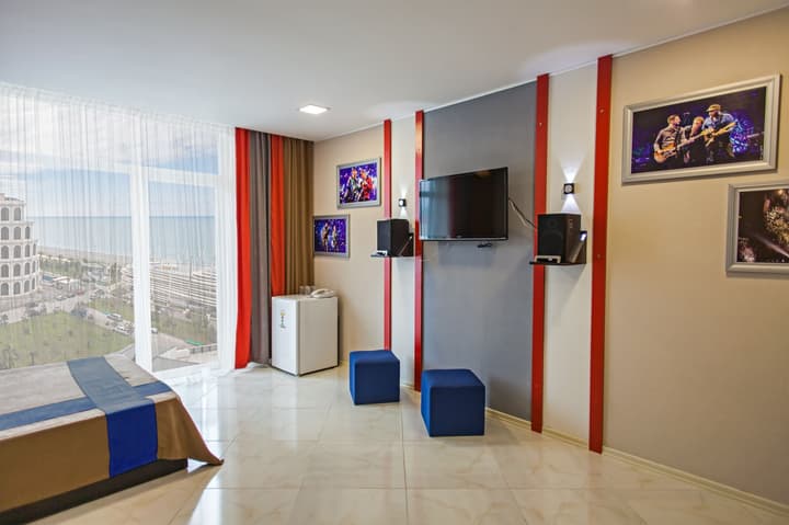 Rock Hotel First Line