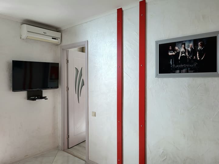 Rock Hotel First Line