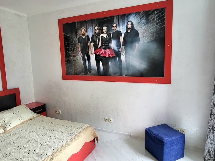 Rock Hotel First Line