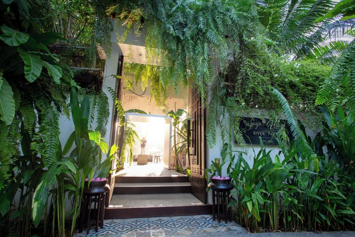 Jaya House River Park Hotel