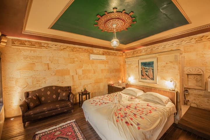 Sunak Cave Hotel