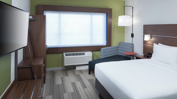 Holiday Inn Express & Suites Orlando at SeaWorld by IHG