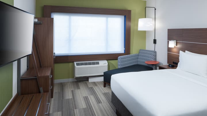 Holiday Inn Express & Suites Orlando at SeaWorld by IHG