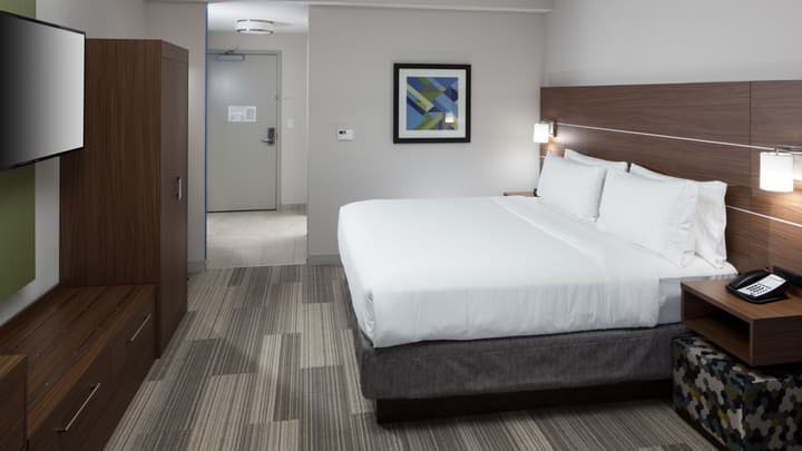 Holiday Inn Express & Suites Orlando at SeaWorld by IHG