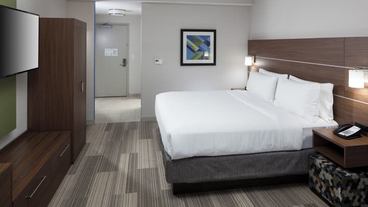 Holiday Inn Express & Suites Orlando at SeaWorld by IHG