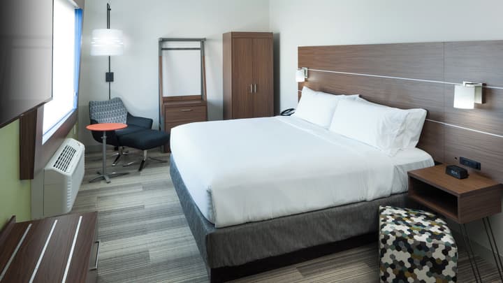 Holiday Inn Express & Suites Orlando at SeaWorld by IHG