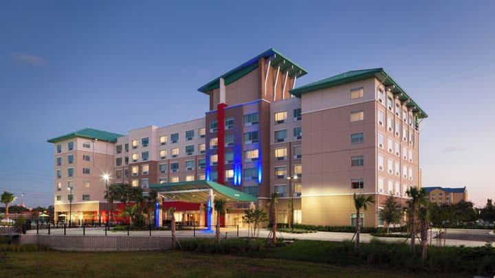 Holiday Inn Express & Suites Orlando at SeaWorld by IHG