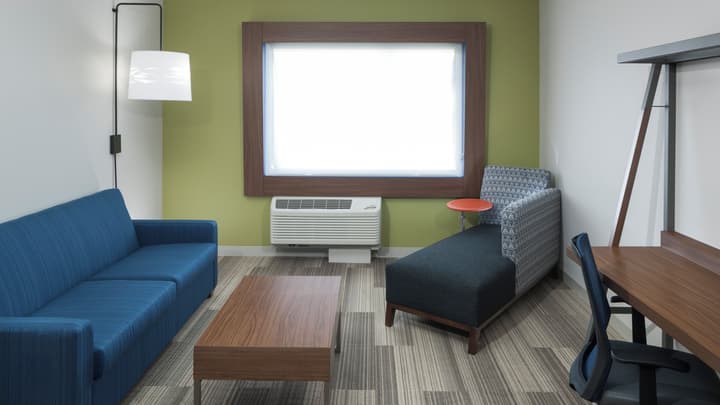 Holiday Inn Express & Suites Orlando at SeaWorld by IHG