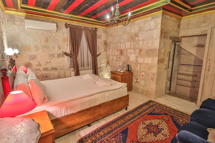 Bedrock Cave Hotel - Adults Only