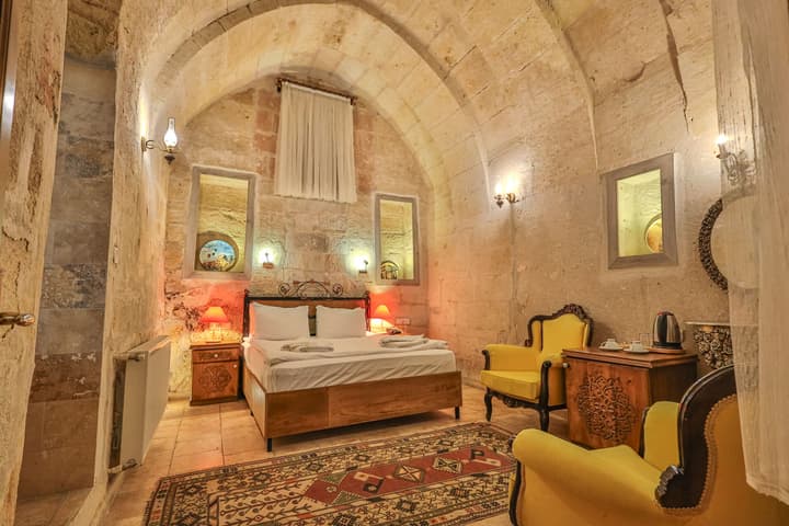 Bedrock Cave Hotel - Adults Only