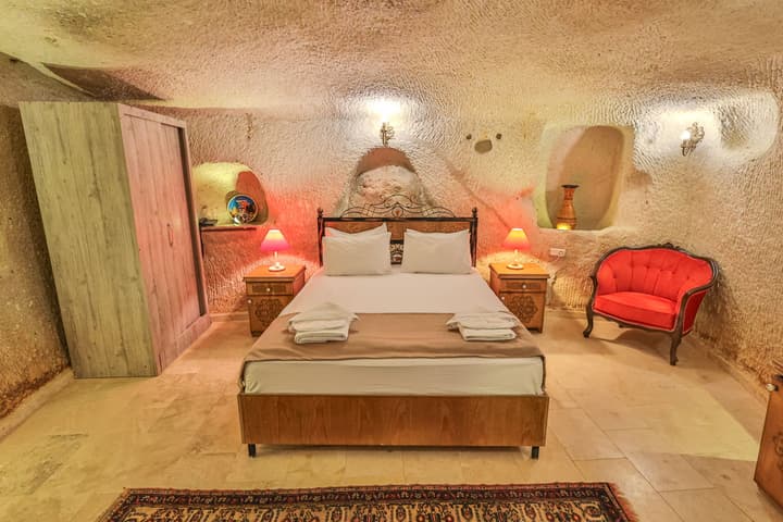 Bedrock Cave Hotel - Adults Only