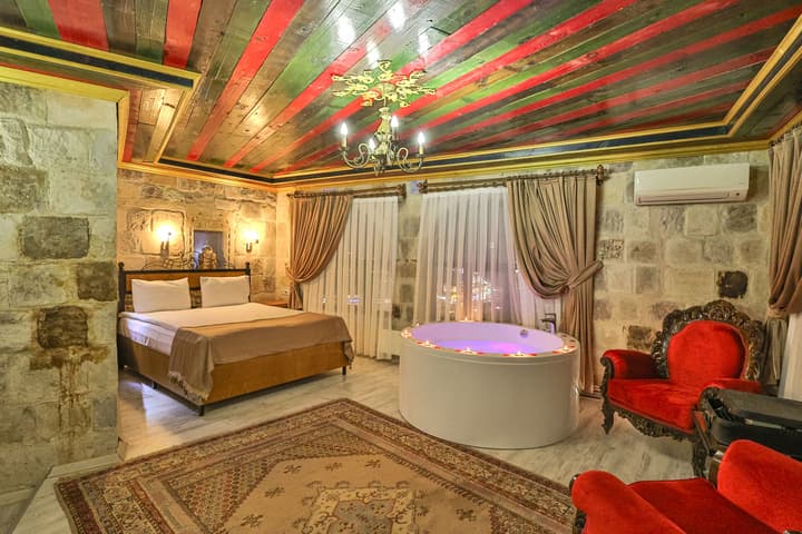 Bedrock Cave Hotel - Adults Only