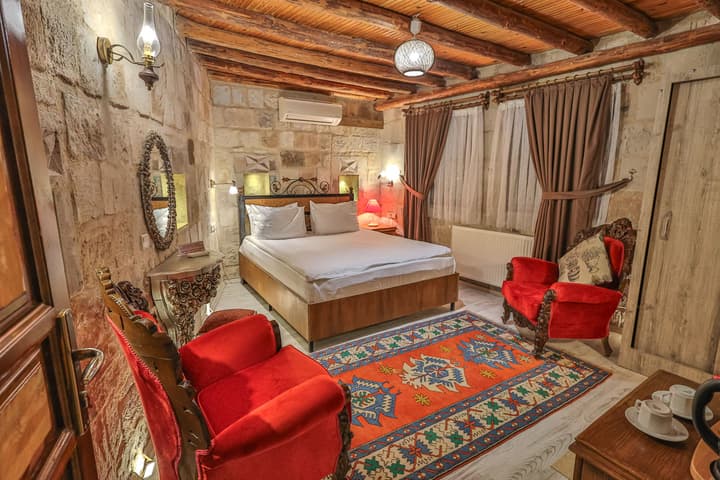 Bedrock Cave Hotel - Adults Only