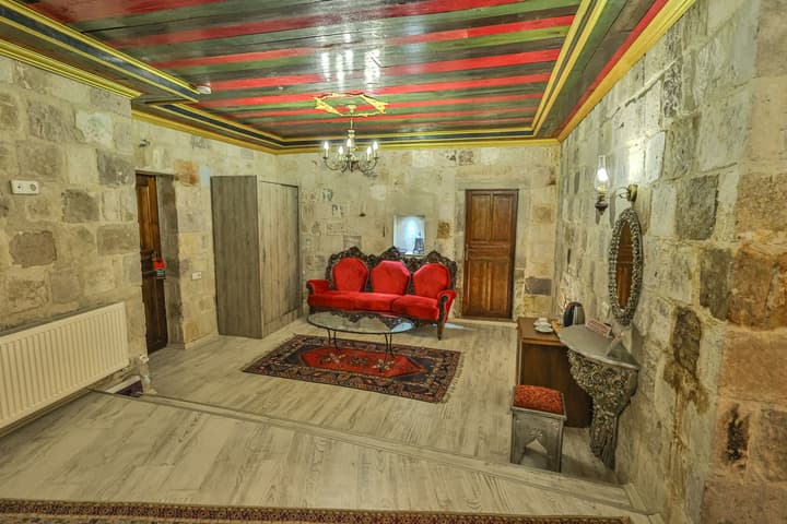 Bedrock Cave Hotel - Adults Only