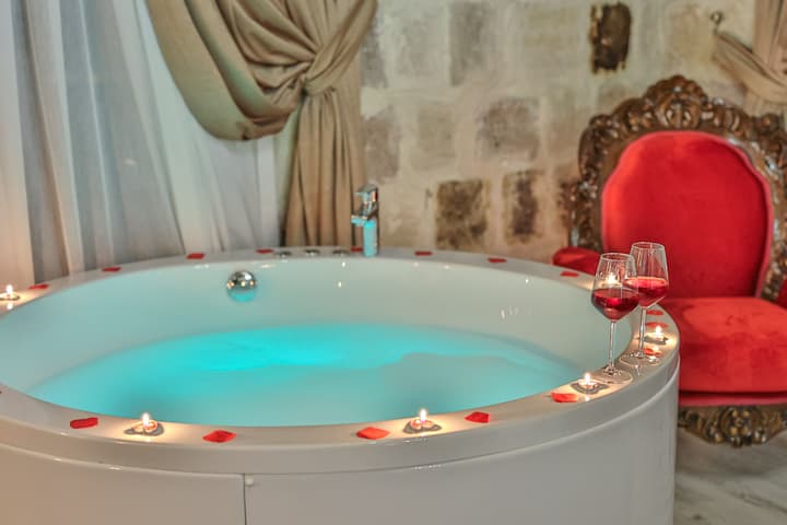 Bedrock Cave Hotel - Adults Only