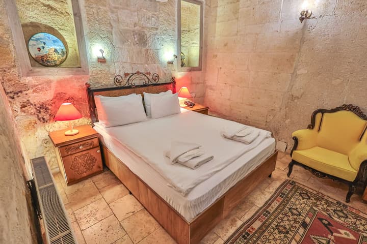 Bedrock Cave Hotel - Adults Only