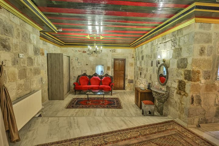 Bedrock Cave Hotel - Adults Only