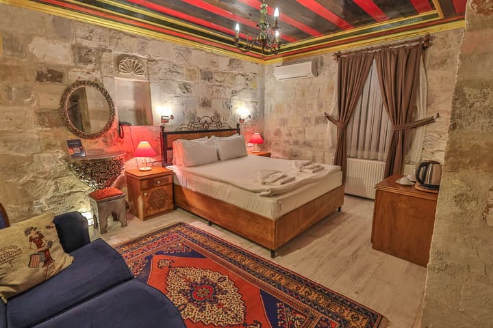 Bedrock Cave Hotel - Adults Only