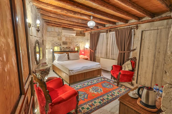 Bedrock Cave Hotel - Adults Only